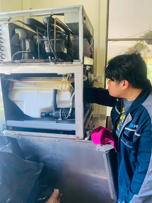 ดูแลภายในเครื่องทำน้ำแข็ง — ผลงาน ICEPROSERVICE