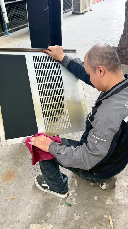 ทำความสะอาดแผงเครื่อง — ผลงาน ICEPROSERVICE