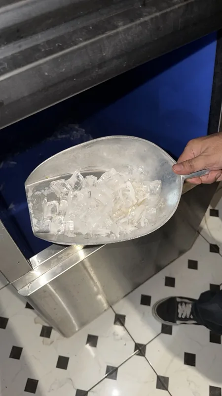 น้ำแข็งจากเครื่องหน้างาน — ผลงาน ICEPROSERVICE